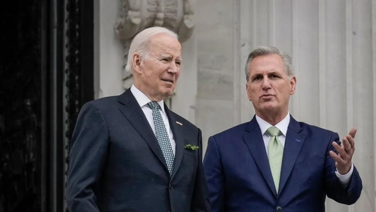 Tổng thống Joe Biden và Chủ tịch Hạ viện Kevin McCarthy (bên phải). Nguồn: Reuters.